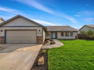 2208 NW 22nd St, Redmond, OR