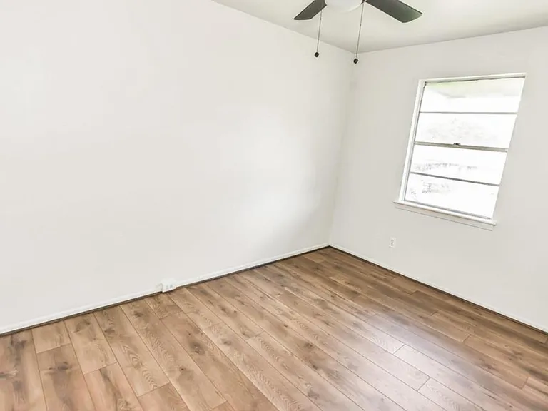 9734 Farragut St — Photo 4