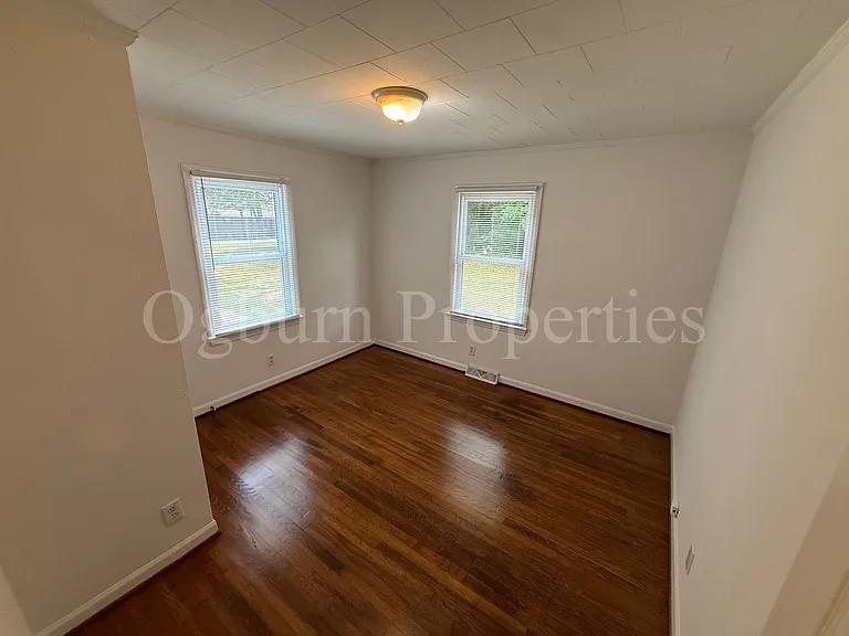 1102 Oak Grove Rd — Photo 7
