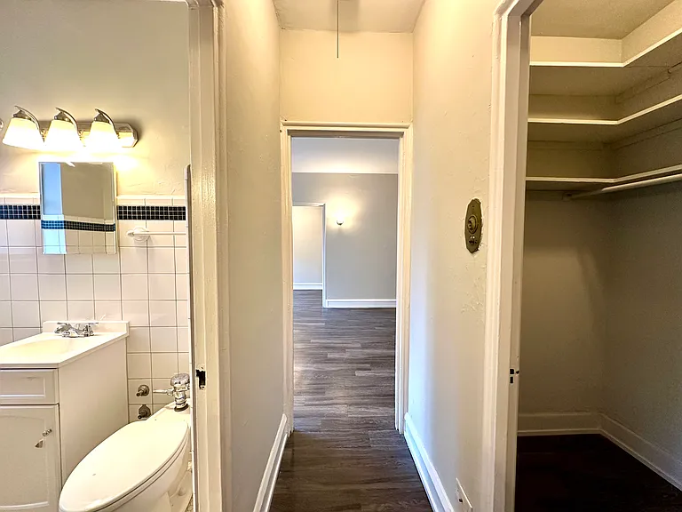 1033 W Loyola Ave #404 — Photo 21