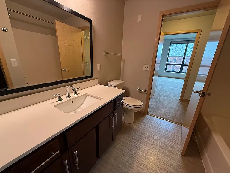 Venture Luxury High Rise — Photo 176