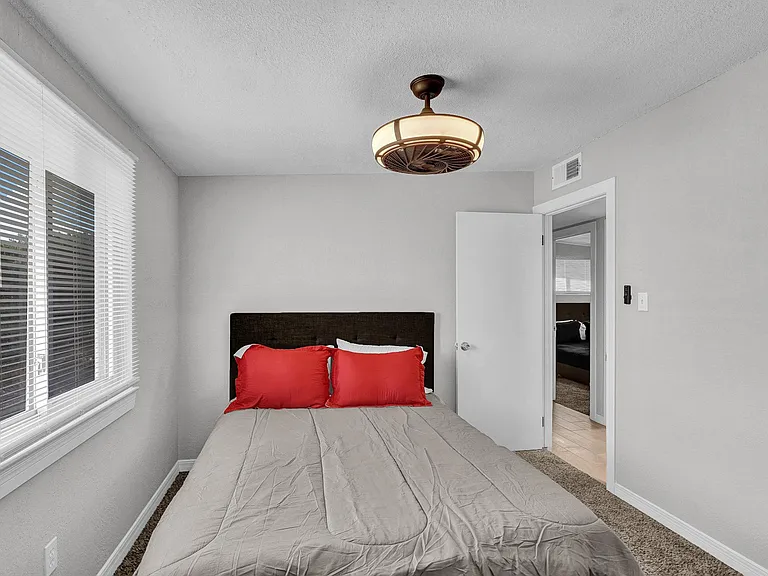 Penwood Dr — Photo 10