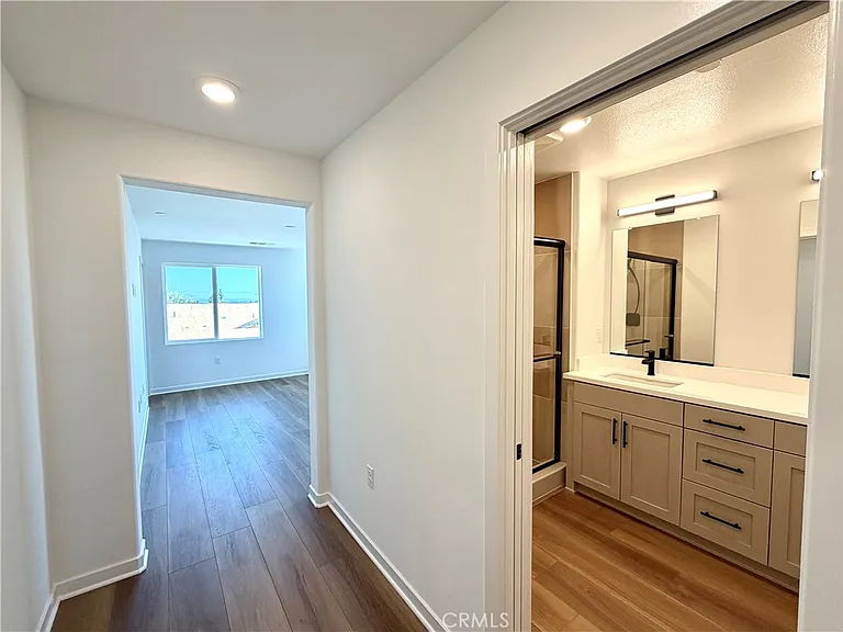 135 Evergreen — Photo 15