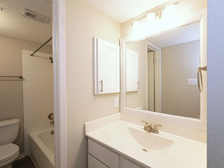 City Crest Apartments — Photo 126
