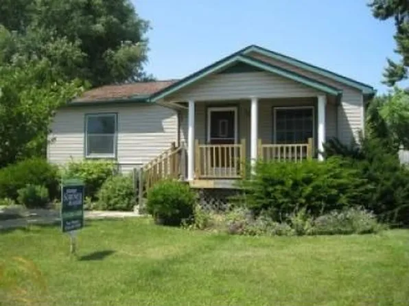 1280 Lindbergh St, Wyandotte, MI 48192