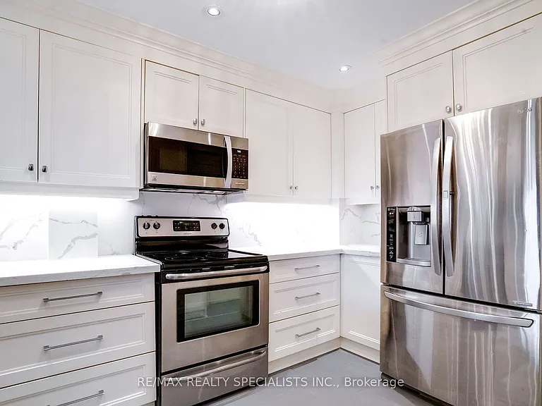 100 Arbors Ln #Townhouse 5 — Photo 4