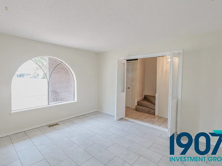 9212 S McKinley Ave — Photo 4