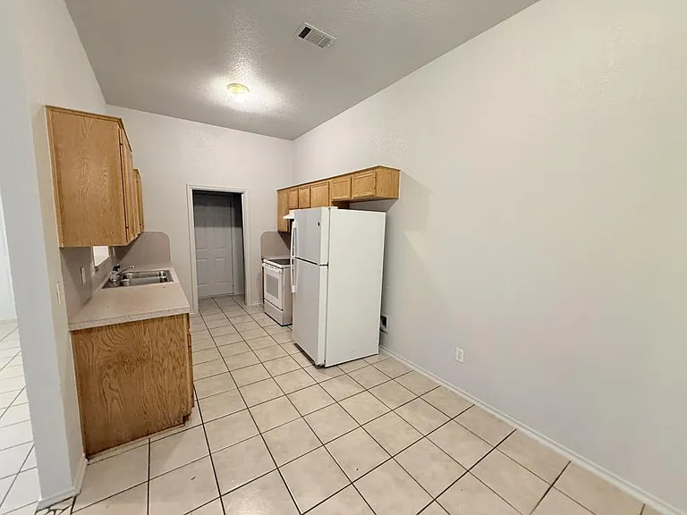 3708 Gus Dr #B — Photo 11