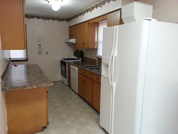 3rd image of 3304 Holiday Dr