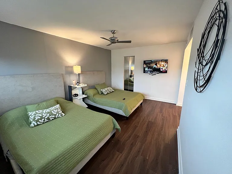 1881 Washington Ave #10E — Photo 2