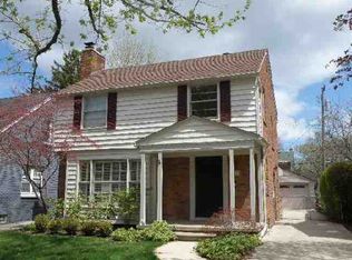 414 Fisher Rd, Grosse Pointe, MI 48236