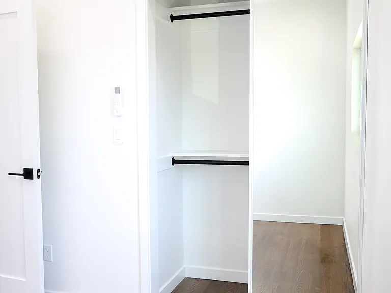 1037 Gladys Ave — Photo 13