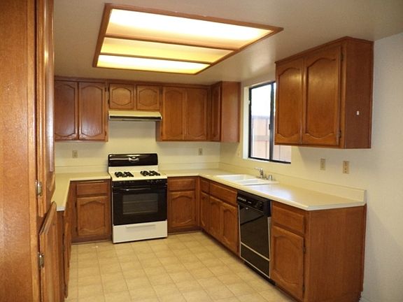 3rd image of 10874 Pepper Way