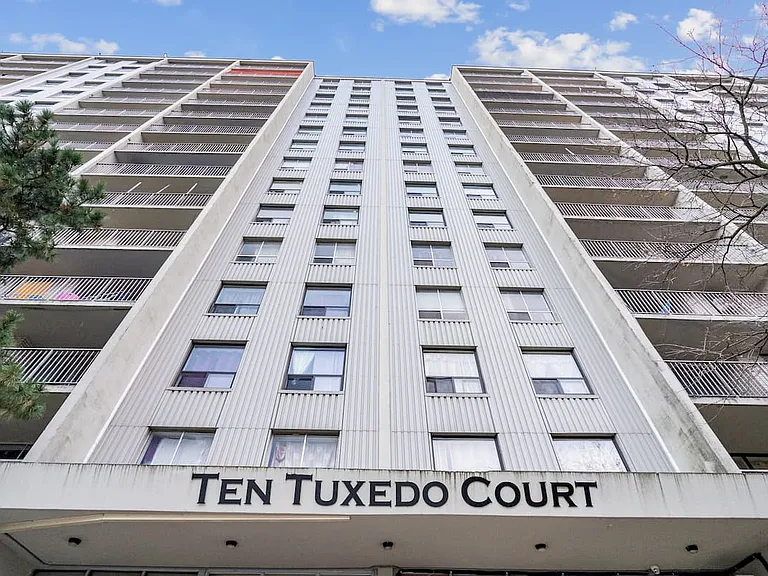 10 Tuxedo Ct — Photo 15