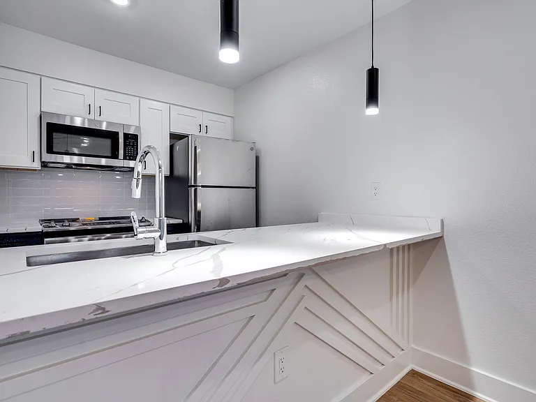 704 W 21st St #308 — Photo 11