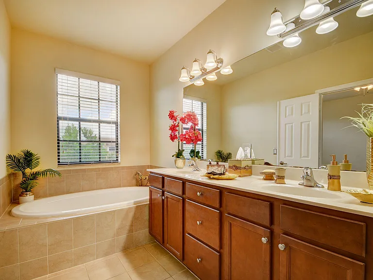 10385 Wellington Parc Dr — Photo 24