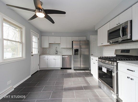 4th image of 384 Patricia Dr