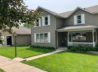 905 Maple Ave, Decorah, IA 52101