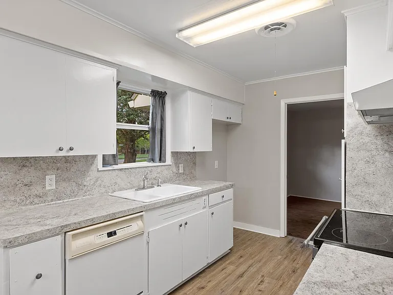 1519 Everitt St — Photo 11