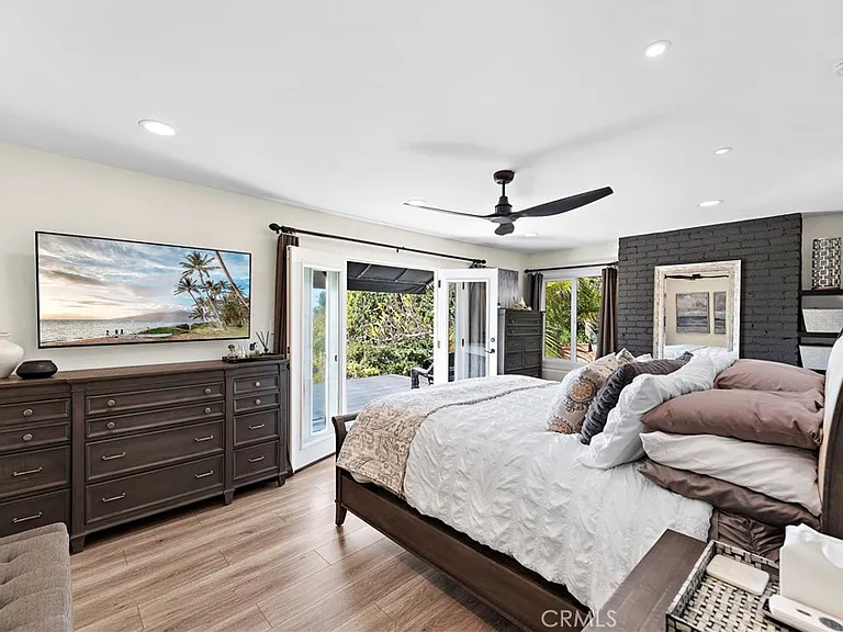 875 Coast View Dr — Photo 29