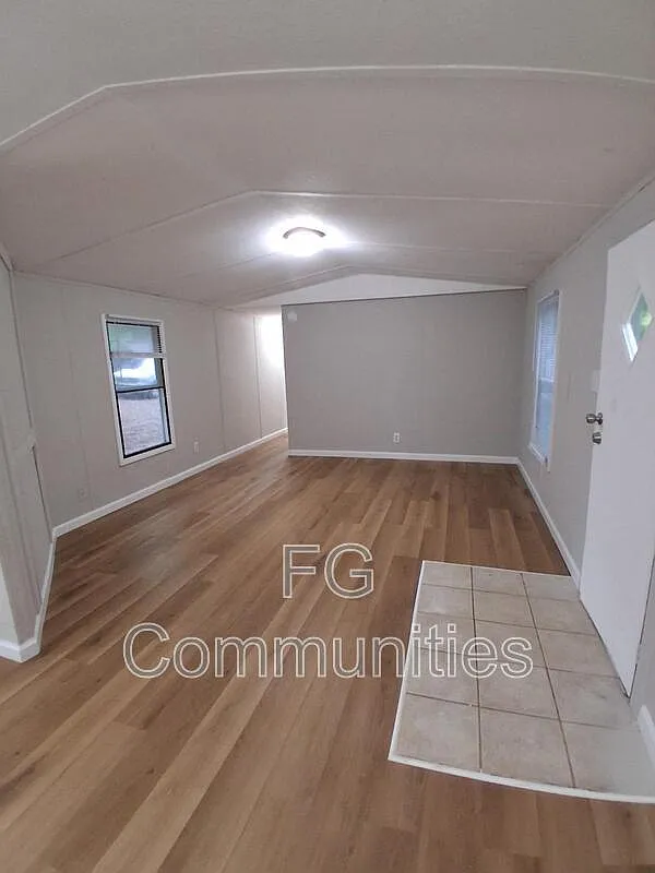 3 bed, 2.0 bath, $1,050 — Photo 3