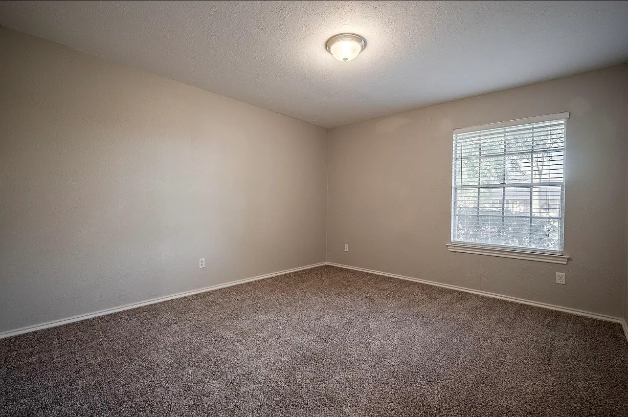 4 bed, 2114 sqft, $800 — Photo 2