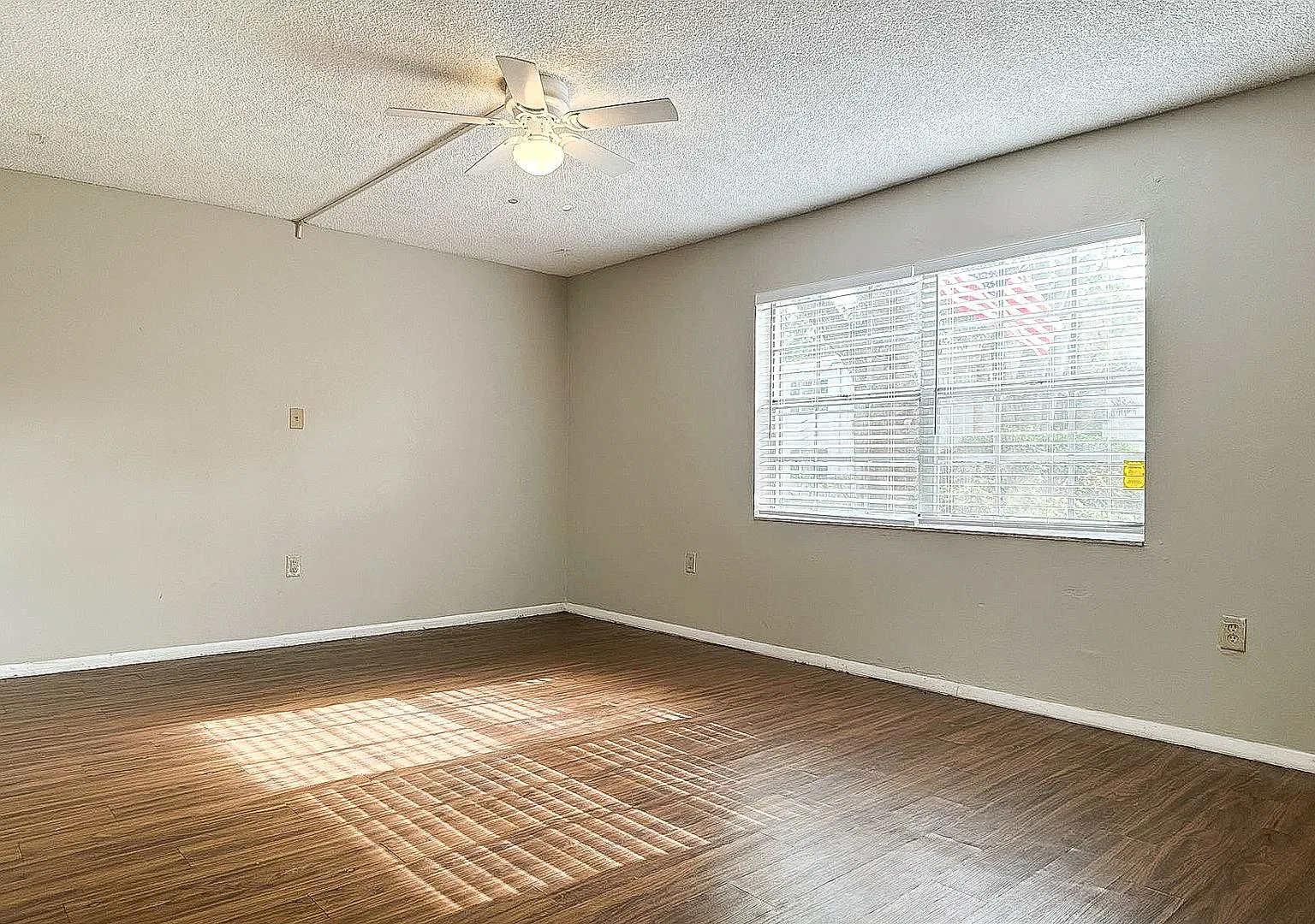 4315 Aegean Dr — Photo 3