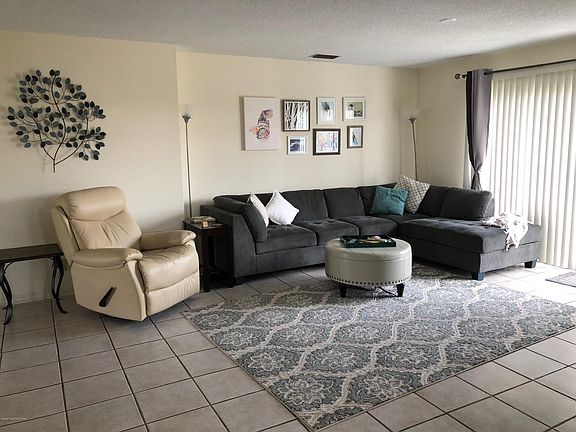 2nd image of 102 Skyline Cir #102