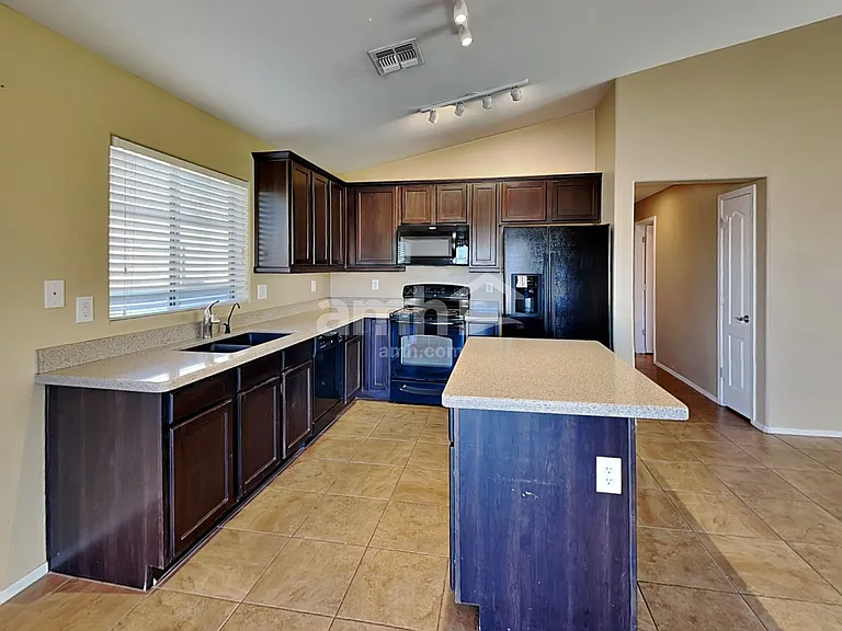 2324 S 238th Ln — Photo 3