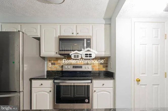805 Deering Rd — Photo 3