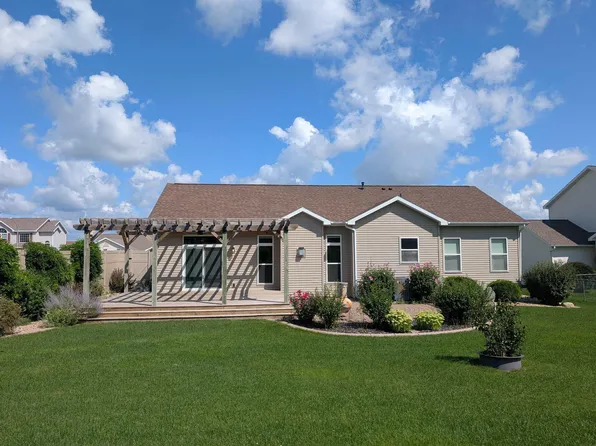 2404 Erik Rd, Cedar Falls, IA 50613