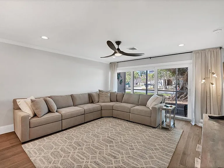 500 S Washington Dr #11A — Photo 2