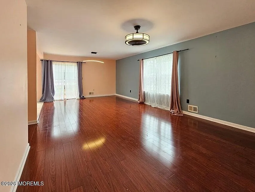 4 bed, 2.5 bath, 1868 sqft, $4,000 — Photo 4
