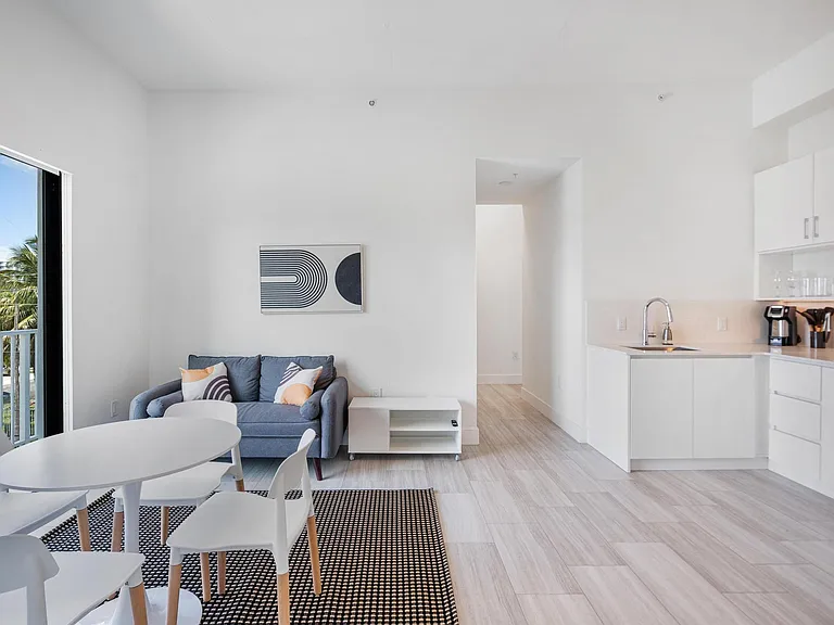 Otto Apartments — Photo 20