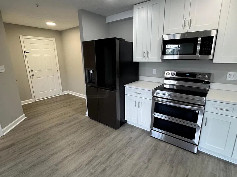 6900 Saint Ignatius Dr #304 — Photo 8