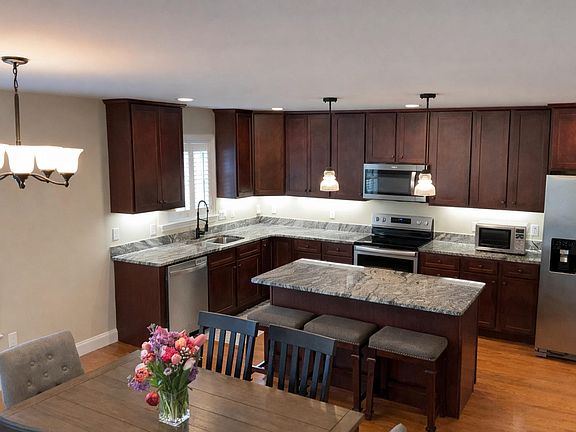 5th image of 210 Bell Creek Dr