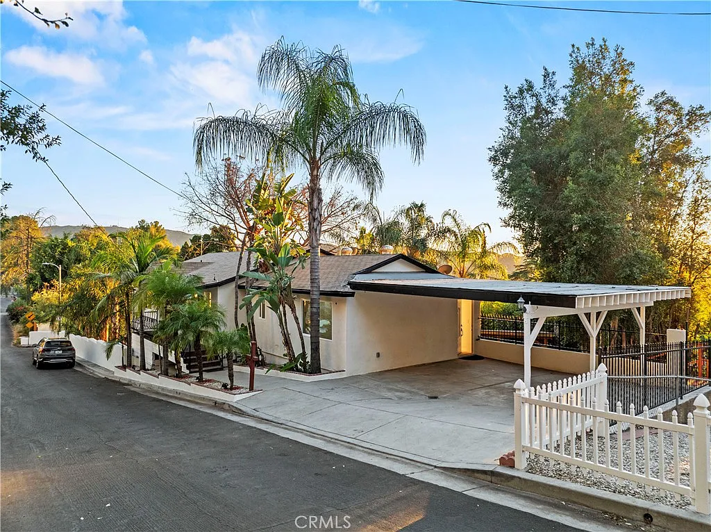 5 bed, 2824 sqft, $6,950 — Photo 1