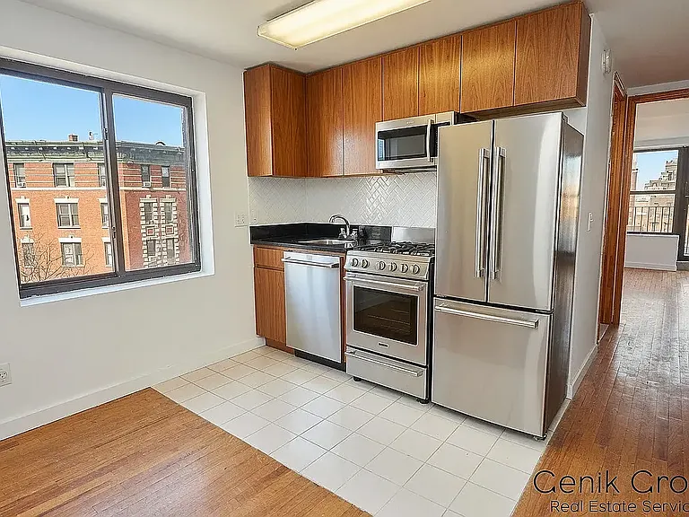 29 7th Ave S #4A — Photo 2