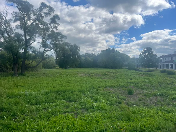 20611 N State Route 21, Deerfield, IL 60015