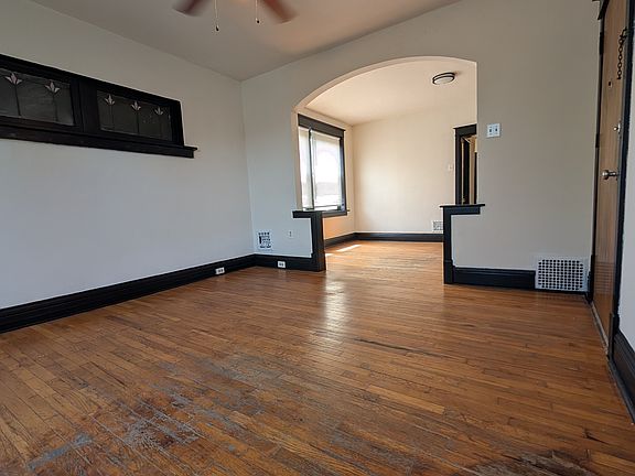 3rd image of 3935 Michigan Ave APT 2S