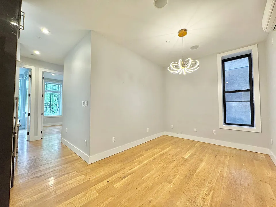 717 Dekalb Ave #2F