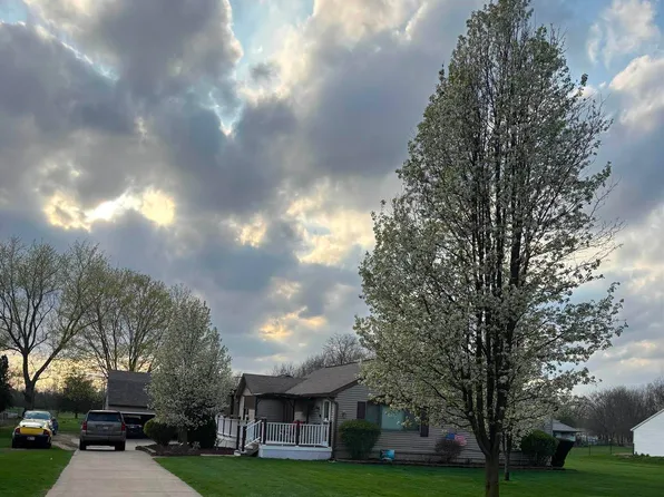 51837 Mayflower Rd, South Bend, IN 46628