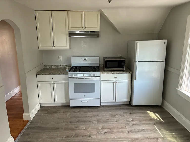 6 Peach Ave #3 — Photo 8