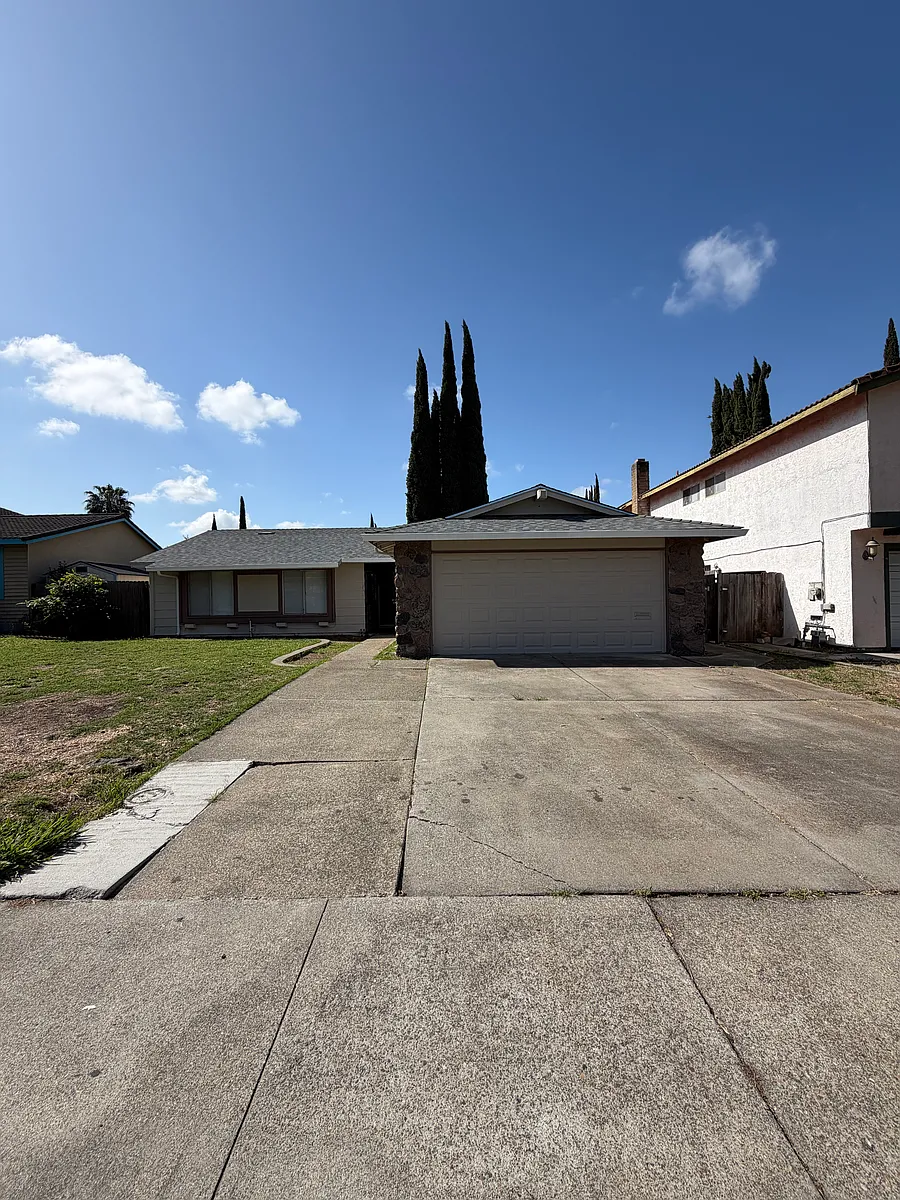 Building Photo - 808 Erie Dr