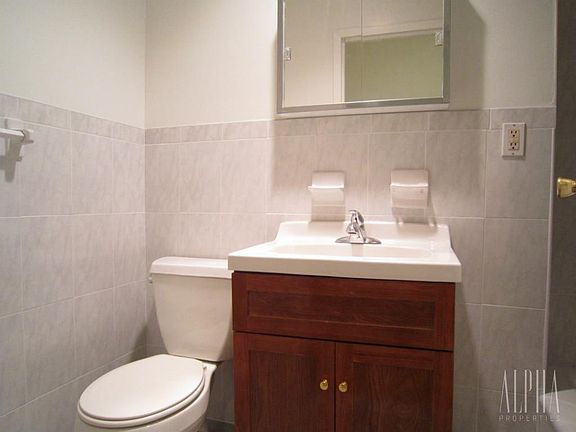 3rd image of 605 E 11th St APT 2A