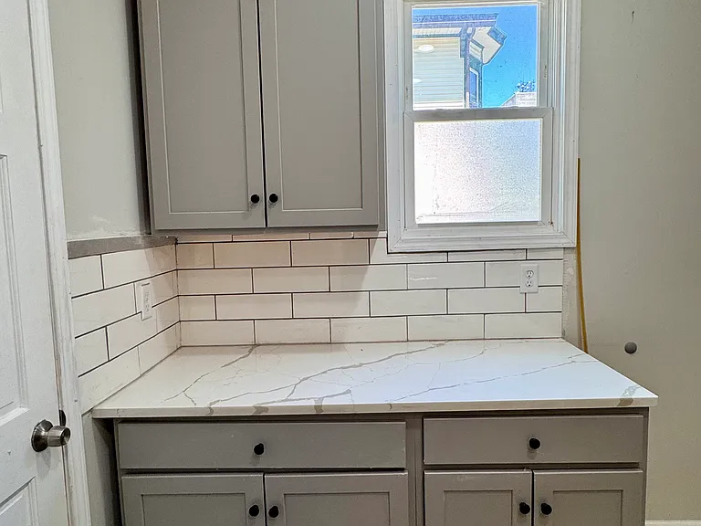 834 College Ave — Photo 6