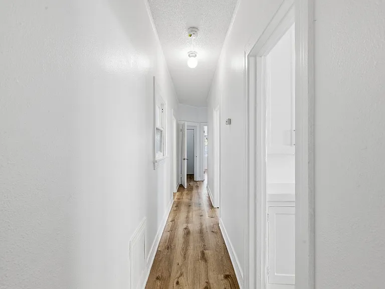 707 W 48th Street — Photo 8