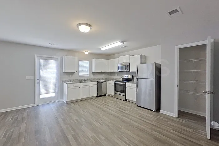 262 Christopher Street Ext — Photo 6