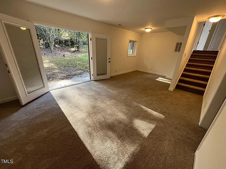 916 Forge Rd — Photo 31