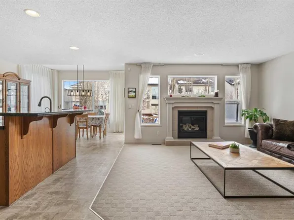 98 S Cougarstone Close SW, Calgary, AB T3H 5W3